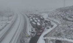 Nisan ayında kış geri geldi: Erzincan-Sivas karayolu ulaşıma kapandı