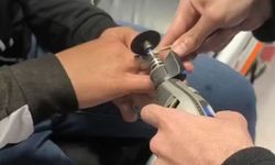 Parmağa sıkışan yüzüğe itfaiye müdahalesi