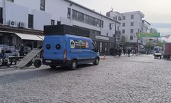 Anons araçları Mevlid-İ Nebi etkinliği için Diyarbakır sokaklarında