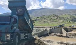 Siirt'te dere taştı: Ekipler sahada