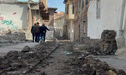 Sur'da altyapı çalışmaları yarım kaldı: Mahalleler karanlığa gömüldü