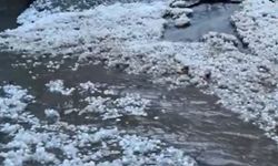 Şırnak'ta dolu sonrası her yer beyaza büründü