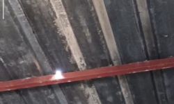 Yorgun mermiler evin damına isabet etti