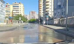 Diyarbakır'da su borusu patladı: Yüzlerce metrelik alan sular altında