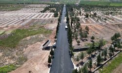 Bayram öncesi yeni asri aile mezarlıktaki yollar yenilendi