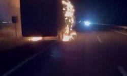 Diyarbakır'da seyir halindeki tırda yangın çıktı