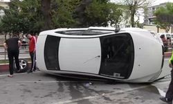 Siirt'te refüje çarpan otomobildeki 3 kişi yaralandı
