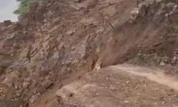 Siirt'te toprak kayması köylüleri tedirgin ediyor