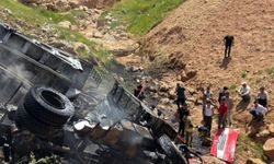 Araçta sıkışan sürücü yanarak hayatını kaybetti