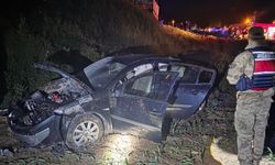 Batman'da şarampole yuvarlanan otomobilde 4 yaralı