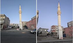 Batman'da yıkılan caminin ardında kalan minare dikkat çekiyor