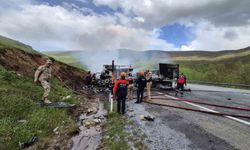 Bitlis’te iki tır kafa kafaya çarpıştı: 2 sürücü hayatını kaybetti