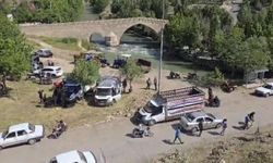 Çermik'te tarihi köprü yanında hayvan pazarı kuruldu