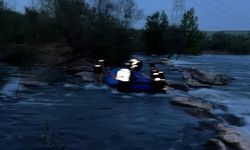 Dicle Nehri'nde mahsur kalan genç kurtarıldı