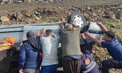 Diyarbakır yolunda otomobil şarampole yuvarlandı: 1 yaralı