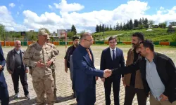 Diyarbakır'da kaymakam okul ziyaretinde öğrencilerle buluştu