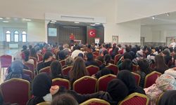 Dünyaca ünlü bilim adamı öğrencilerle buluştu