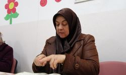 İşitme engelli kadın Kur'an-ı Kerim'i işaret diliyle öğrendi