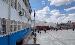 Okulun yanındaki yıkım öğrenciler arasında paniğe neden oldu