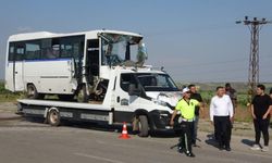 OSB personelini taşıyan midibüs devrildi: 8 yaralı