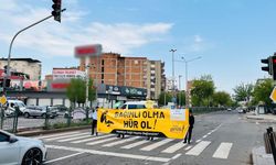Diyarbakır'da kırmızı ışıkta bağımlılık farkındalığı