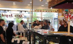 Diyarbakır’da bayram arifesinde tatlıcılarda uzun kuyruklar oluştu