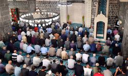 Diyarbakır'da bayram namazında camiler doldu