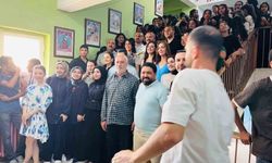 Diyarbakır'da 20 yıldır görev yaptığı okuldan alkışlar eşliğinde ayrıldı