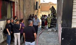 Diyarbakır'da bina girişindeki odunluk alev aldı