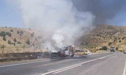 Siirt'te seyir halindeki otomobil alev aldı