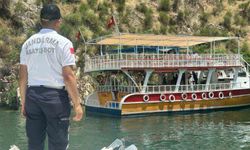 Sürüklenen teknedeki ziyaretçiler tahliye edildi