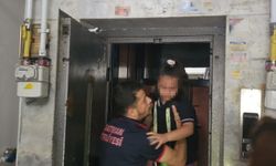 Asansörde mahsur kalan çocuk itfaiye ekipleri tarafından kurtarıldı