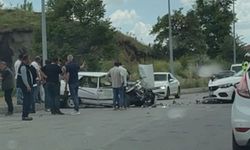 Bitlis'te iki otomobil çarpıştı: 1 yaralı