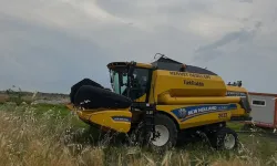Diyarbakır'da biçerdöverler tarlaya girdi, ilk hasat yapıldı