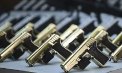 Diyarbakır'da durdurulan araçta cephanelik çıktı: 19 silah..