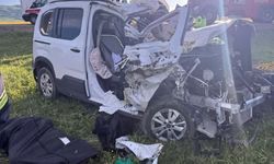 Diyarbakır'da takla atan otomobilde anne-oğul öldü; 2'si ağır 4 yaralı