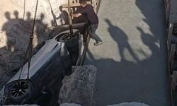 Gaziantep’te otomobil köprü inşaatı çukuruna düştü