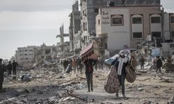 Gazze'de Filistinliler evlerini terk etmeye zorlanıyor
