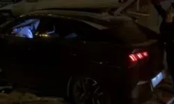 Iğdır'da otomobil iş yerine daldı: 2 yaralı