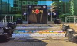 Kamyonetteki araç lastiklerinden 20 bin paket kaçak sigara çıktı