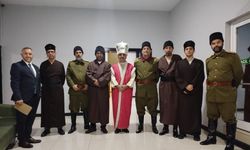 Oltulu tiyatroculardan "Medine Müdafaası" oyununa tam not