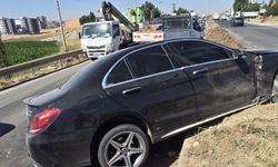 Otomobil ile açık kasa minibüs çarpıştı