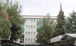 Diyarbakır adliye binasını görüntüleyip polisle tartışan 2 kişi tutuklandı