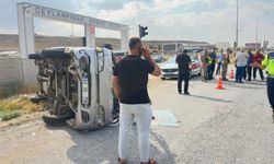 Şanlıurfa'da kamyonet devrildi: 2 yaralı