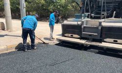 40 derecelik sıcaklıkta asfalt seriyorlar