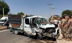 Cizre'de kamyonet ile dolmuş çarpıştı: 4 yaralı