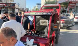 Elektrikli motosiklet ile hafif ticari araç çarpıştı: 1 yaralı