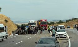 Karşı şeride geçen araç bir başka araçla çarpıştı, yaralılar var