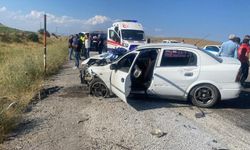 Bitlis'te iki otomobil çarpıştı: 2'si ağır 6 yaralı