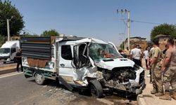 Cizre'de kamyonet ile dolmuş çarpıştı: 4 yaralı